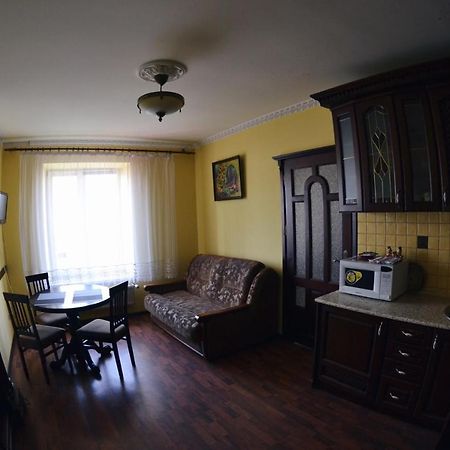 3-Room Apartments In Central City Лвив Екстериор снимка