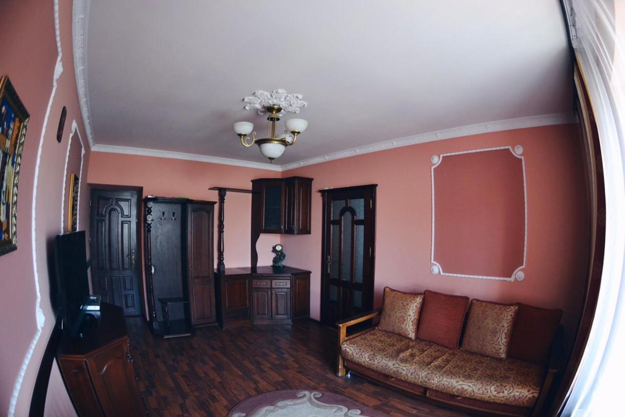 3-Room Apartments In Central City Лвив Екстериор снимка
